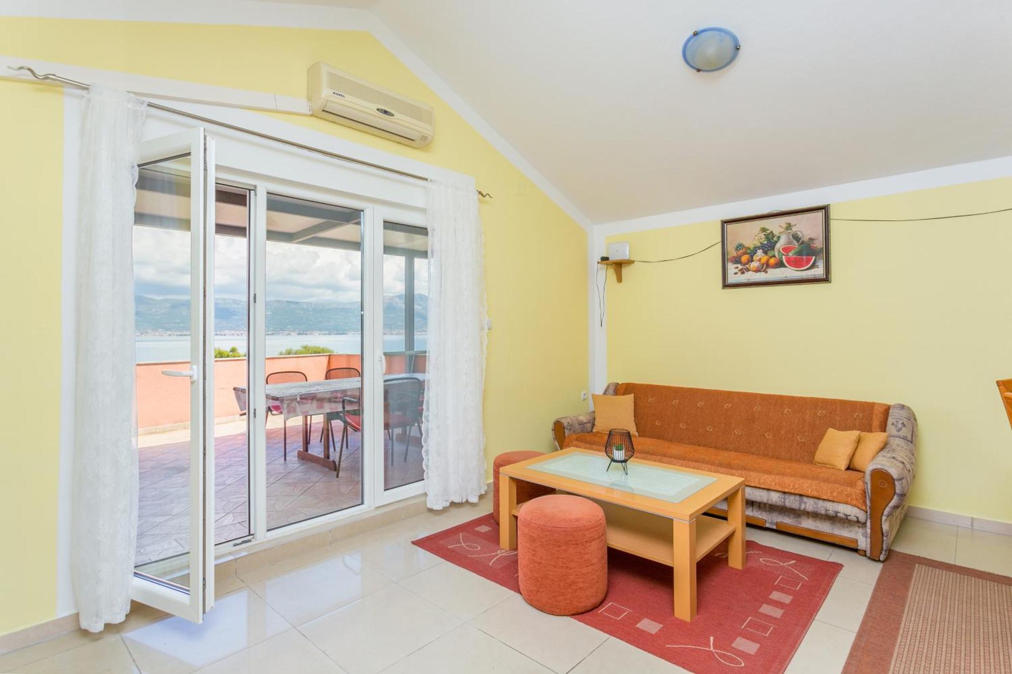 Apartments By The Sea Slatine, Ciovo - 11126 Rom bilde